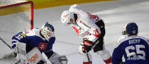 Na snímke zľava brankár Dávid Hrenák (Slovensko), Calvin Thürkauf (Švajčiarsko) a Martin Bučko (Slovensko) Na snímke zľava brankár Dávid Hrenák (Slovensko), Calvin Thürkauf (Švajčiarsko) a Martin Bučko (Slovensko)