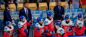 Martin Nečas oslavuje gól so spoluhráčmi. Martin Nečas oslavuje gól so spoluhráčmi.