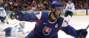 Pavol Demitra (Slovensko) oslavuje gól proti Fínsku na ZOH 2010. Pavol Demitra (Slovensko) oslavuje gól proti Fínsku na ZOH 2010.