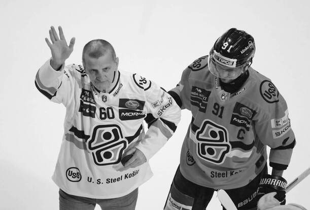 Peter Veselovský (vľavo) a kapitán HC Košice Michal Chovan.