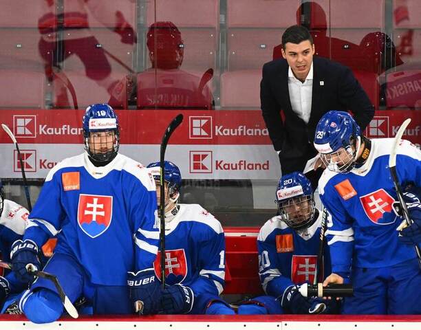 Tréner reprezentácie Slovenska do 18 rokov Martin Dendis počas Hlinka Gretzky Cupu 2025.