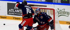 Hokejisti HKM Zvolen, zľava Adam Kobolka a Pavel Kantor.