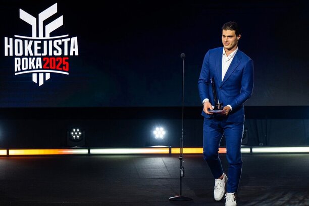 Juraj Slafkovský sa stal Hokejistom roka 2025.