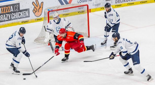 Hokejisti HC Slovan Bratislava v prípravnom súboji proti Pardubiciam.