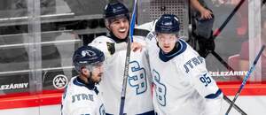 Hokejisti HC Slovan Bratislava, zľava Róbert Varga, Tomáš Královič a Jonáš Peterek. Hokejisti HC Slovan Bratislava, zľava Róbert Varga, Tomáš Královič a Jonáš Peterek.