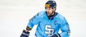 Kapitán HC Slovan Bratislava Tomáš Marcinko. Kapitán HC Slovan Bratislava Tomáš Marcinko.