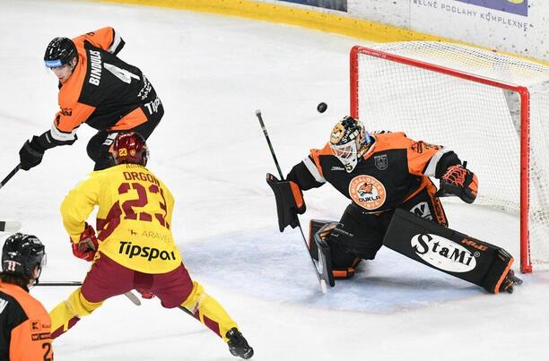 Brankár HK Dukla Michalovce Vladimír Glosár.