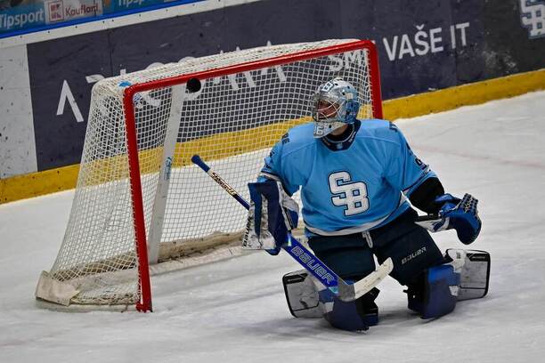 Brankár HC Slovan Bratislava Patrik Andrisík. Brankár HC Slovan Bratislava Patrik Andrisík.