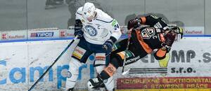 Súboj kapitánov z októbra 2021: zľava Branislav Mezei (Nitra) a Michal Chovan (Košice).