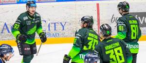 Hokejisti Vlci Žilina sa tešia z gólu v Tipsport lige.