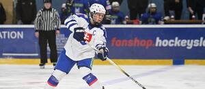 Kapitánka slovenskej hokejovej reprezentácie žien Romana Košecká.