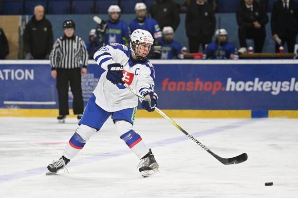 Kapitánka slovenskej hokejovej reprezentácie žien Romana Košecká.