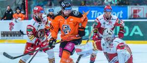 Ján Blaško v oranžovom už neoblieka farby HC Košice, ale HC Prešov.