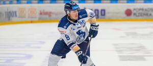 Útočník Alex Šotek oblieka dres HK Poprad.