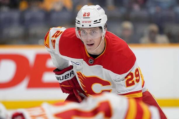 Slovák Samuel Honzek v drese Calgary Flames príde o ZOH 2026.