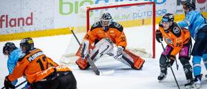 Tipsport liga a jej 23. kolo prinesie šláger Slovan vs. Košice. Na snímke v bránke je Dominik Riečický.