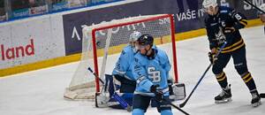 Mathias Laferrière (HK Spišská Nová Ves) strieľa gól Slovanu Bratislava.