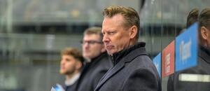 Tréner Mike Pellegrims.