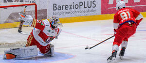 Cormier dáva gól Janusovi.