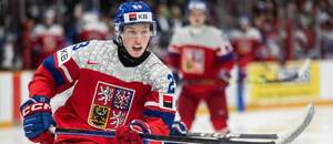 Obranca Tomáš Galvas je oporou Česka na MS v hokeji U20 2026.