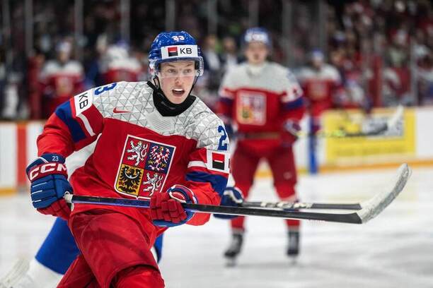 Obranca Tomáš Galvas je oporou Česka na MS v hokeji U20 2026.
