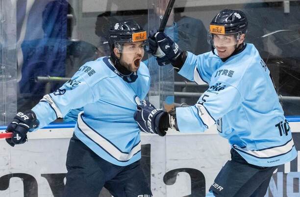 Hráči HC Slovan Bratislava, zľava Samuel Solenský a&nbsp;Igor Bačík.