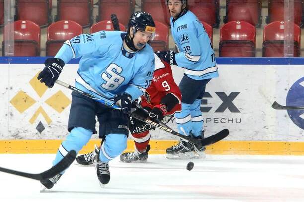 Útočník HC Slovan Bratislava Ryan Dmowski.