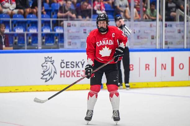 Kanadský obranca Keaton Verhoeff je veľkou draftovou nádejou NHL v lete 2026.