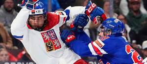 Čech Adam Novotný (vľavo) je jednou z najzaujímavejších hráčov MS U20 2026.