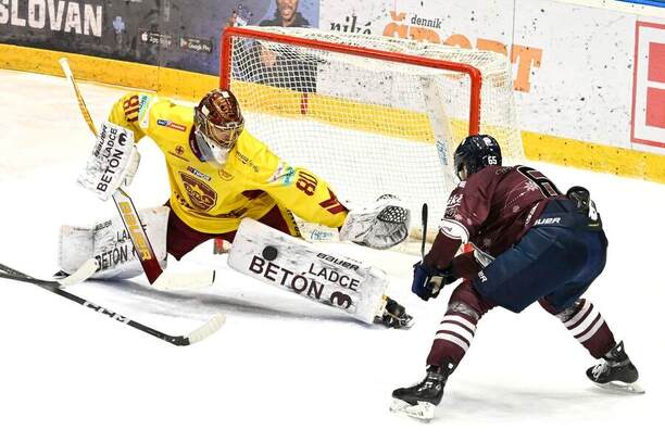 Brankár HK Dukla Trenčín Julian Junca.