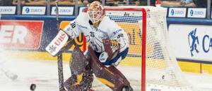 Slovenský brankár Adam Gajan v drese U.S. Collegiate Selects na Spengler Cupe 2025.