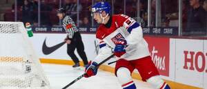 Český obranca Adam Jiříček na MS U20 v hokeji 2026.