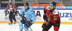 Ryan Dmowski (Slovan) a Boris Česánek (B. Bystrica)