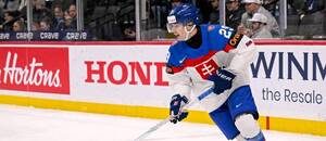 Slovák Tomáš Chrenko je pred štvrťfinále najproduktívnejším hráčom MS U20 v hokeji 2026.