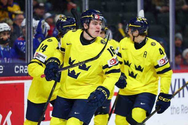 Anton Frondell so&nbsp;spoluhráčmi.