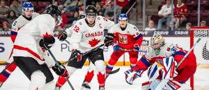 Kanada a Česko sa na MSJ 2026 stretli už v skupine B, z výhry sa tešili Kanaďania.