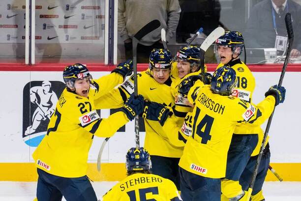 Švédska radosť po&nbsp;postupe do&nbsp;finále MS U20 v&nbsp;hokeji 2026.