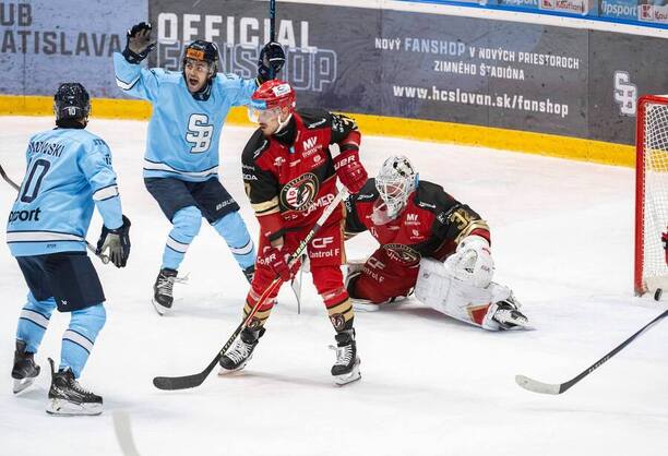 Brankár Jaroslav Janus ešte v&nbsp;zápase proti Slovanu, teraz je už jeho hráčom.