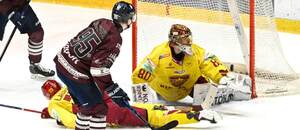 Jonáš Peterek dáva gól.