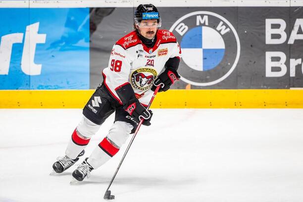 Útočník Banskej Bystrice Carter Turnbull.