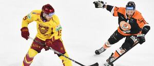 Zľava útočník Trenčína Jordy Bellerive a bývalý útočník Michaloviec Patrik Svitana v Tipsport lige 2025/2026..