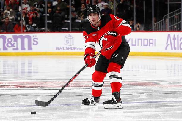 Obranca Šimon Nemec v&nbsp;drese New Jersey Devils v&nbsp;NHL.