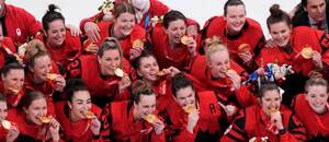 Zlato na ZOH 2026 v hokeji žien obhajuje Kanada.