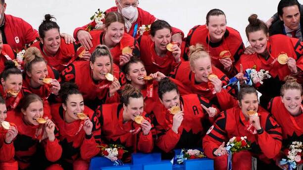 Zlato na ZOH 2026 v hokeji žien obhajuje Kanada.