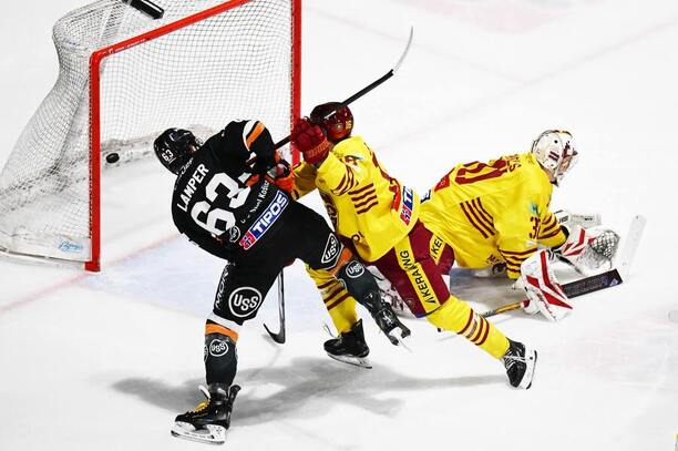 Patrik Lamper dáva gól.