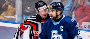 Kapitán Tomáš Marcinko sa po zranení vrátil do zostavy HC Slovan Bratislava.