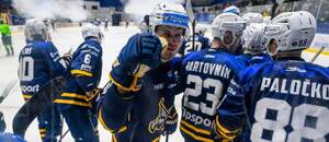 Martin Belluš (v strede) sa teší z víťazstva Spišskej Novej Vsi v Tipsport lige.