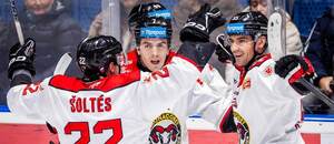 Hokejisti Banskej Bystrice v Tipsport lige 2025/2026: sprava Marek Valach, Andrew Lucas a Dávid Šoltés.