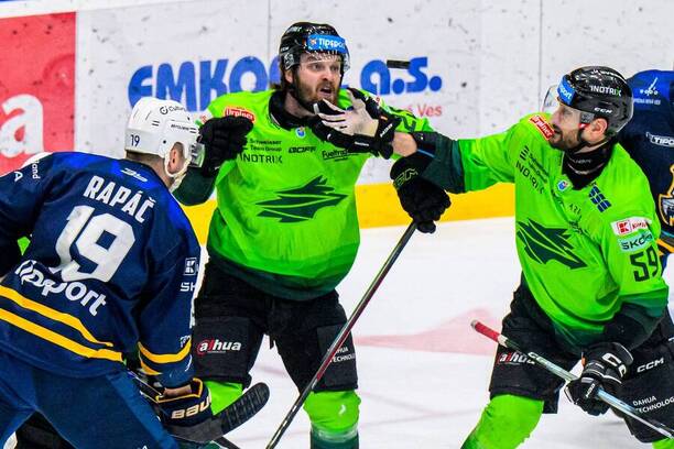 Sprava obranca Žiliny Oldrich Kotvan a&nbsp;útočník Filip Vašaš.