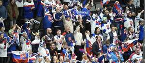 Slovenskí hokejisti sa môžu tešiť na masívnu podporu z tribún.